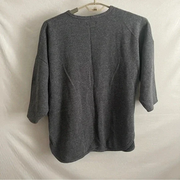 3/4 sleeve “this is no ordinary housewife” sweatshirt size L/XL - Picture 9 of 13